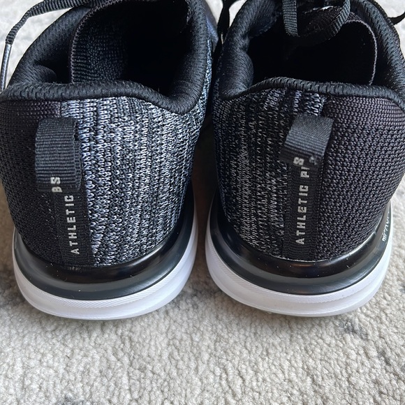 Women’s APL “techloom” sneaker - Picture 8 of 9